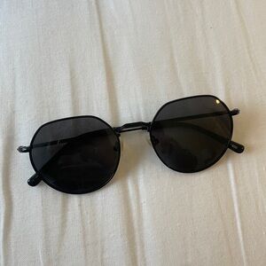 Classic Black Round Frame Sunglasses